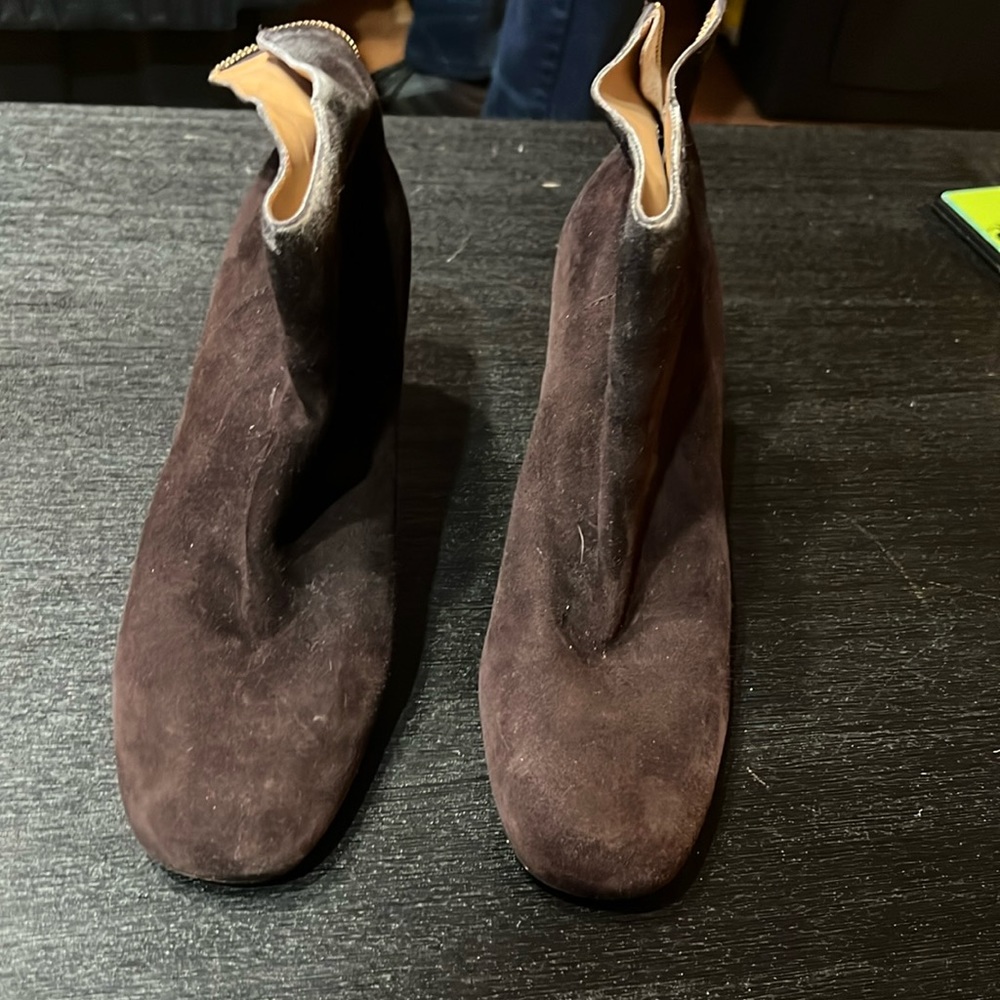 Nine West, size 10, heeled brown suede boots